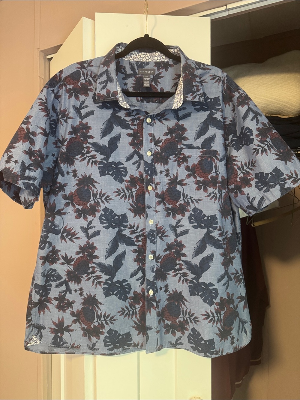 Van Heusen XXL (18-18 1/2) Light Blue Tropical Print Button Down Camp Shirt